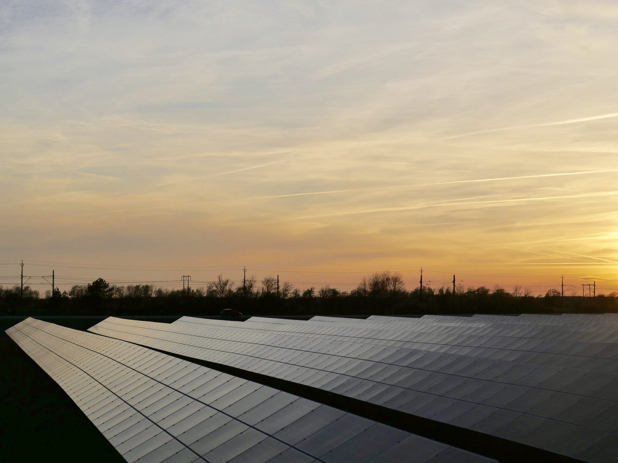 solar-power-station-surrounded-by-trees Saldering